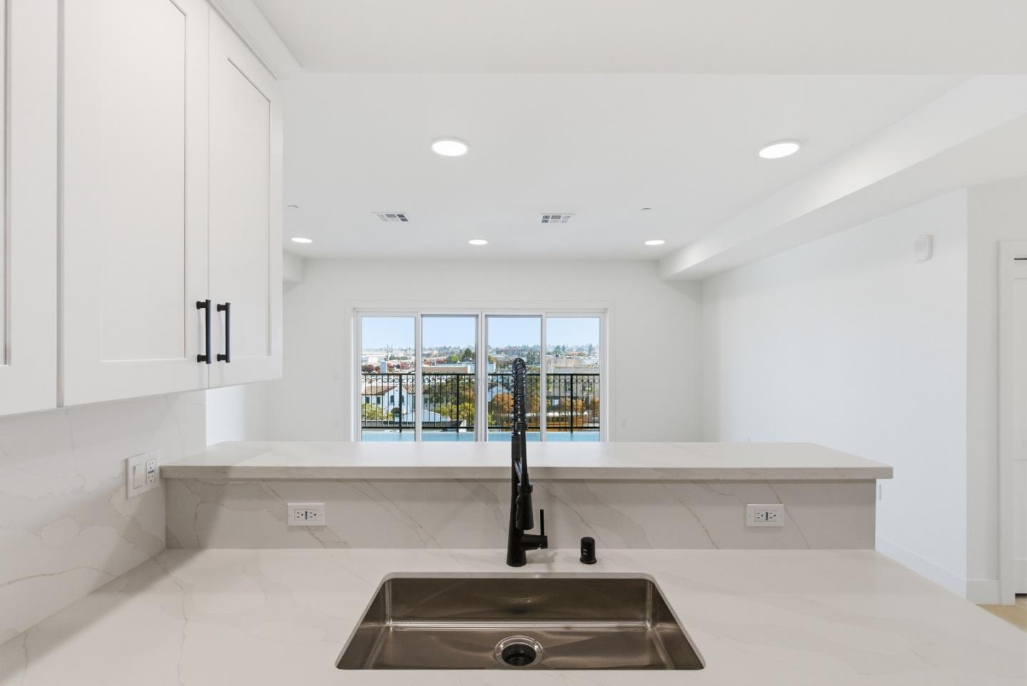 Detail Gallery Image 13 of 38 For 560 El Camino Real #206,  San Carlos,  CA 94070 - 2 Beds | 2 Baths