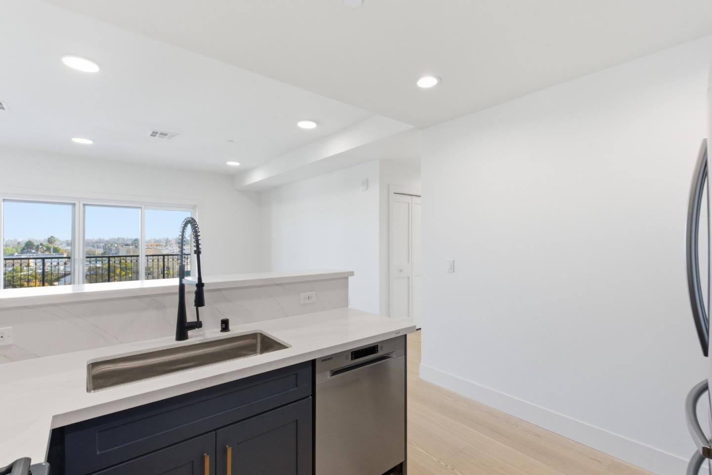 Detail Gallery Image 14 of 38 For 560 El Camino Real #206,  San Carlos,  CA 94070 - 2 Beds | 2 Baths