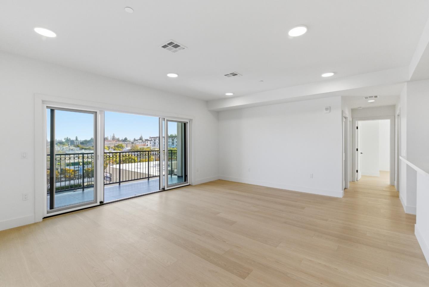 Detail Gallery Image 9 of 38 For 560 El Camino Real #206,  San Carlos,  CA 94070 - 2 Beds | 2 Baths