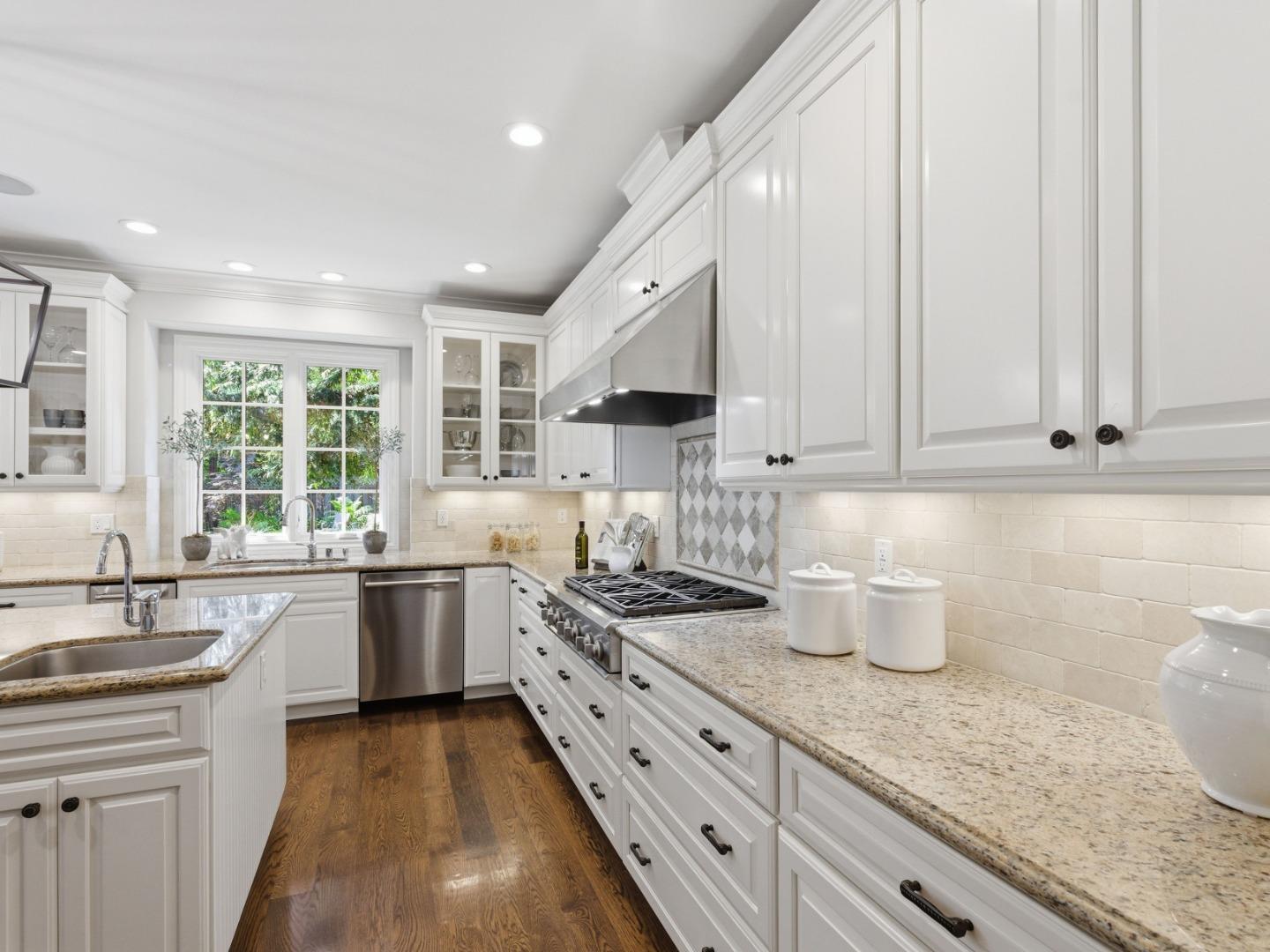 Detail Gallery Image 10 of 55 For 345 Vine St, Menlo Park,  CA 94025 - 5 Beds | 4/1 Baths