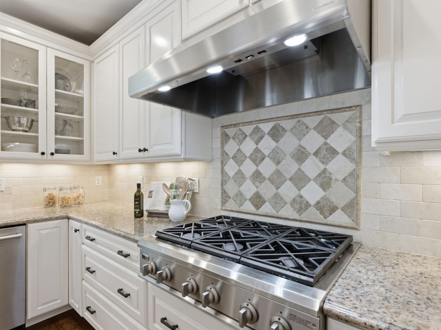 Detail Gallery Image 14 of 55 For 345 Vine St, Menlo Park,  CA 94025 - 5 Beds | 4/1 Baths