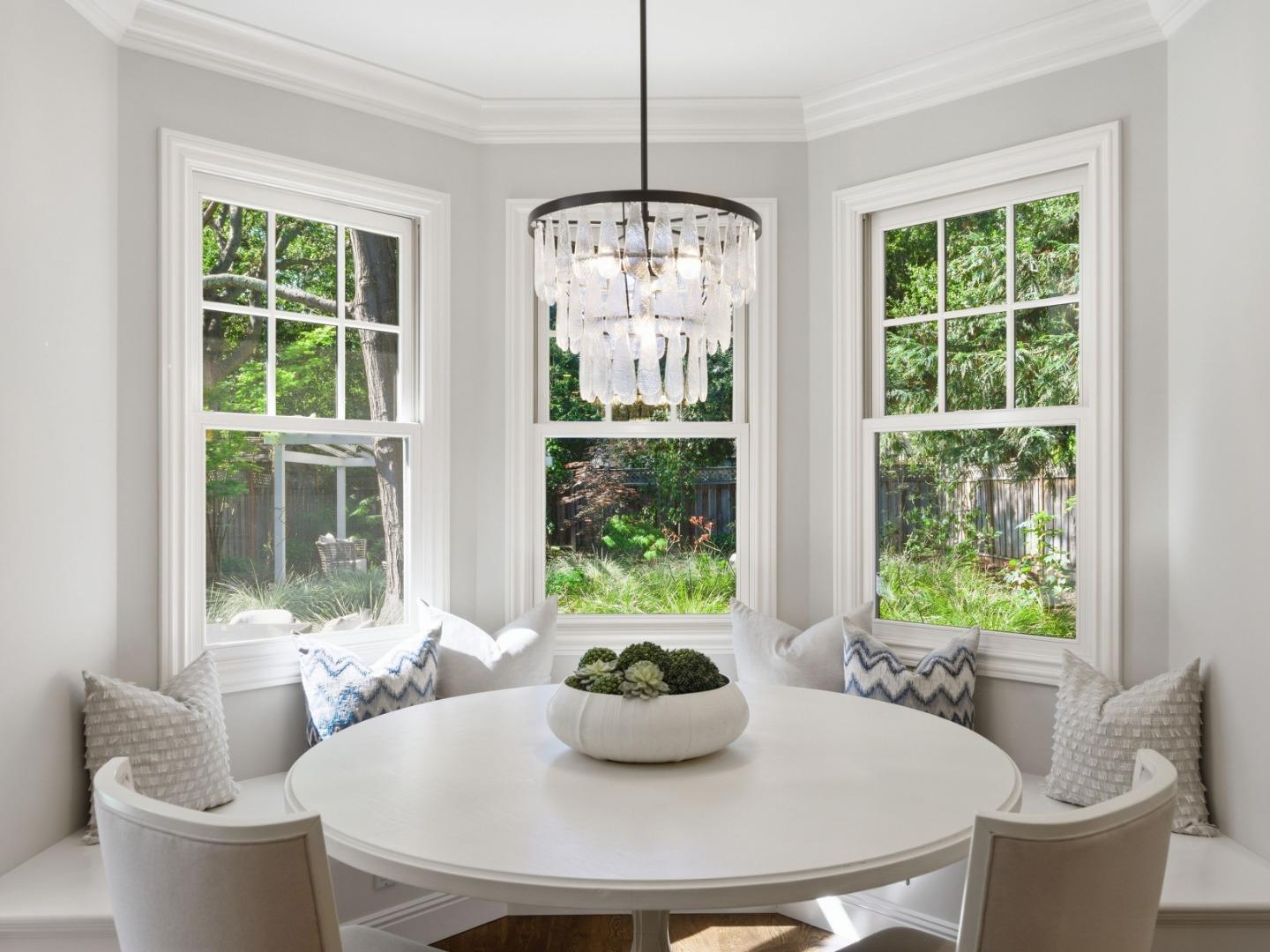 Detail Gallery Image 16 of 55 For 345 Vine St, Menlo Park,  CA 94025 - 5 Beds | 4/1 Baths