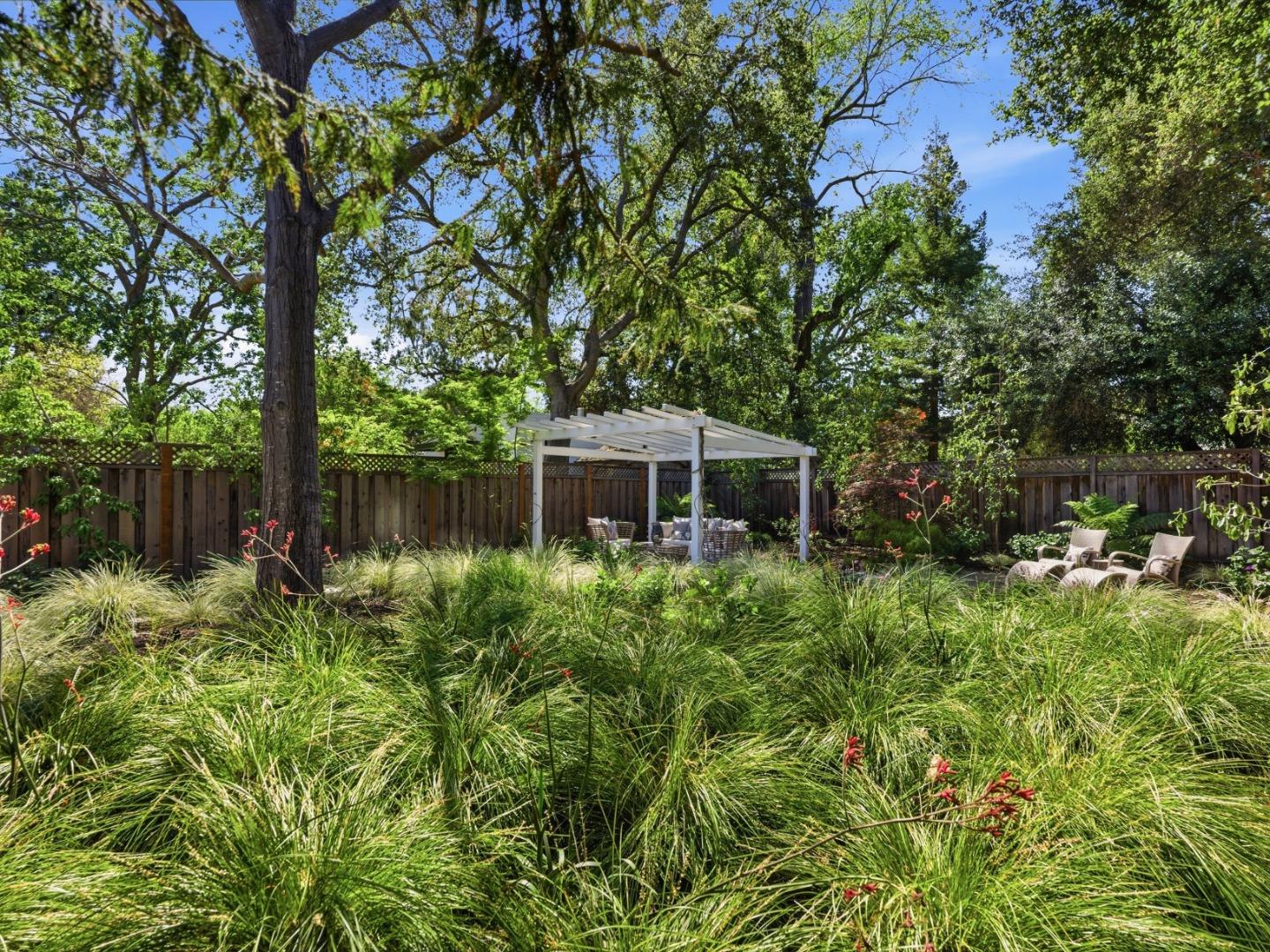 Detail Gallery Image 22 of 55 For 345 Vine St, Menlo Park,  CA 94025 - 5 Beds | 4/1 Baths