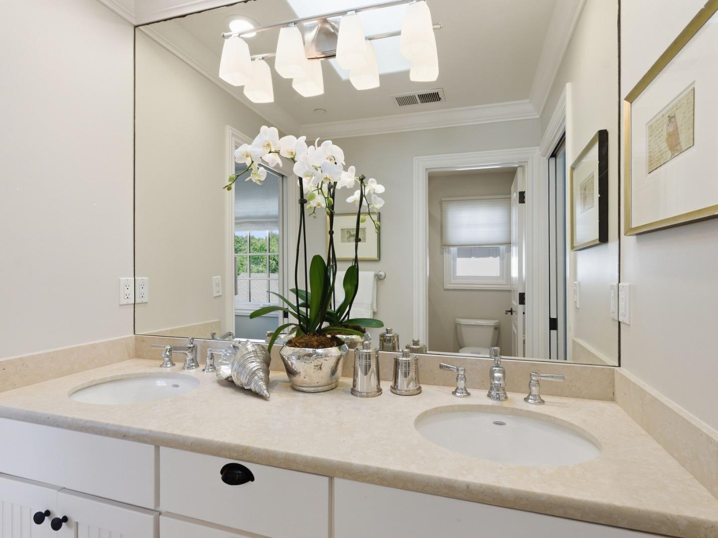 Detail Gallery Image 34 of 55 For 345 Vine St, Menlo Park,  CA 94025 - 5 Beds | 4/1 Baths