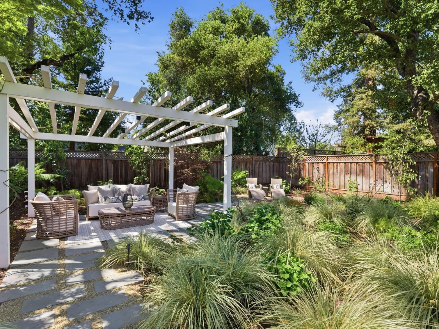 Detail Gallery Image 41 of 55 For 345 Vine St, Menlo Park,  CA 94025 - 5 Beds | 4/1 Baths