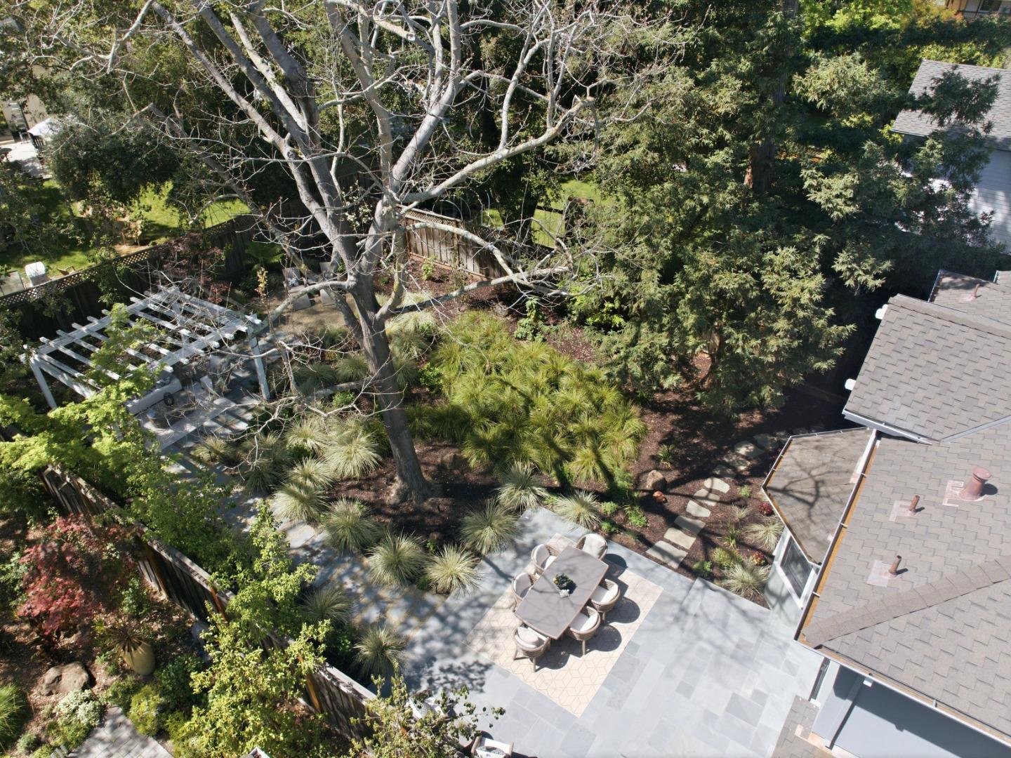 Detail Gallery Image 45 of 55 For 345 Vine St, Menlo Park,  CA 94025 - 5 Beds | 4/1 Baths