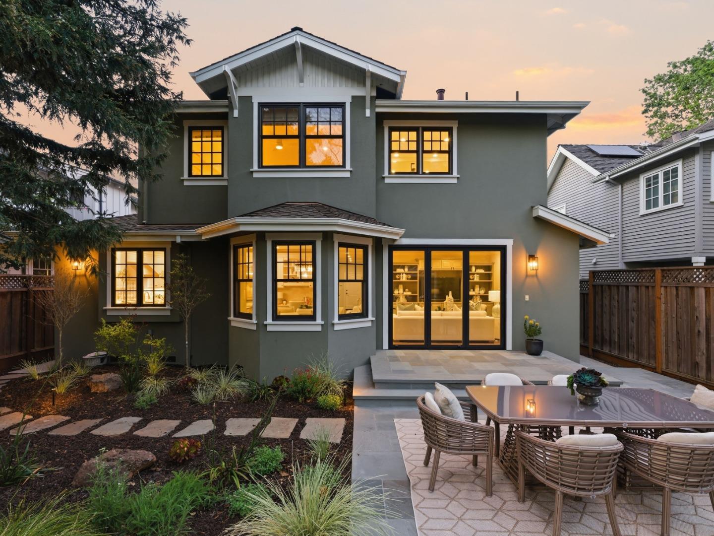 Detail Gallery Image 46 of 55 For 345 Vine St, Menlo Park,  CA 94025 - 5 Beds | 4/1 Baths