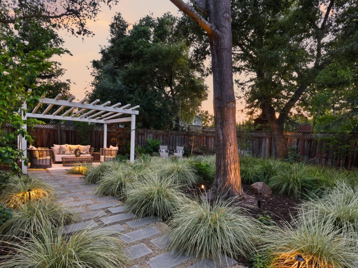 Detail Gallery Image 47 of 55 For 345 Vine St, Menlo Park,  CA 94025 - 5 Beds | 4/1 Baths