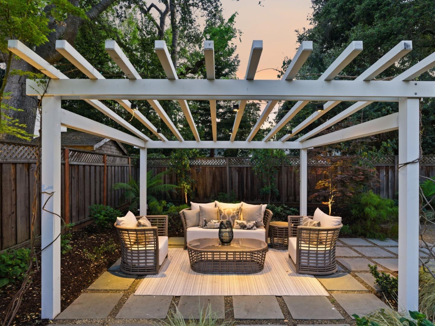 Detail Gallery Image 48 of 55 For 345 Vine St, Menlo Park,  CA 94025 - 5 Beds | 4/1 Baths