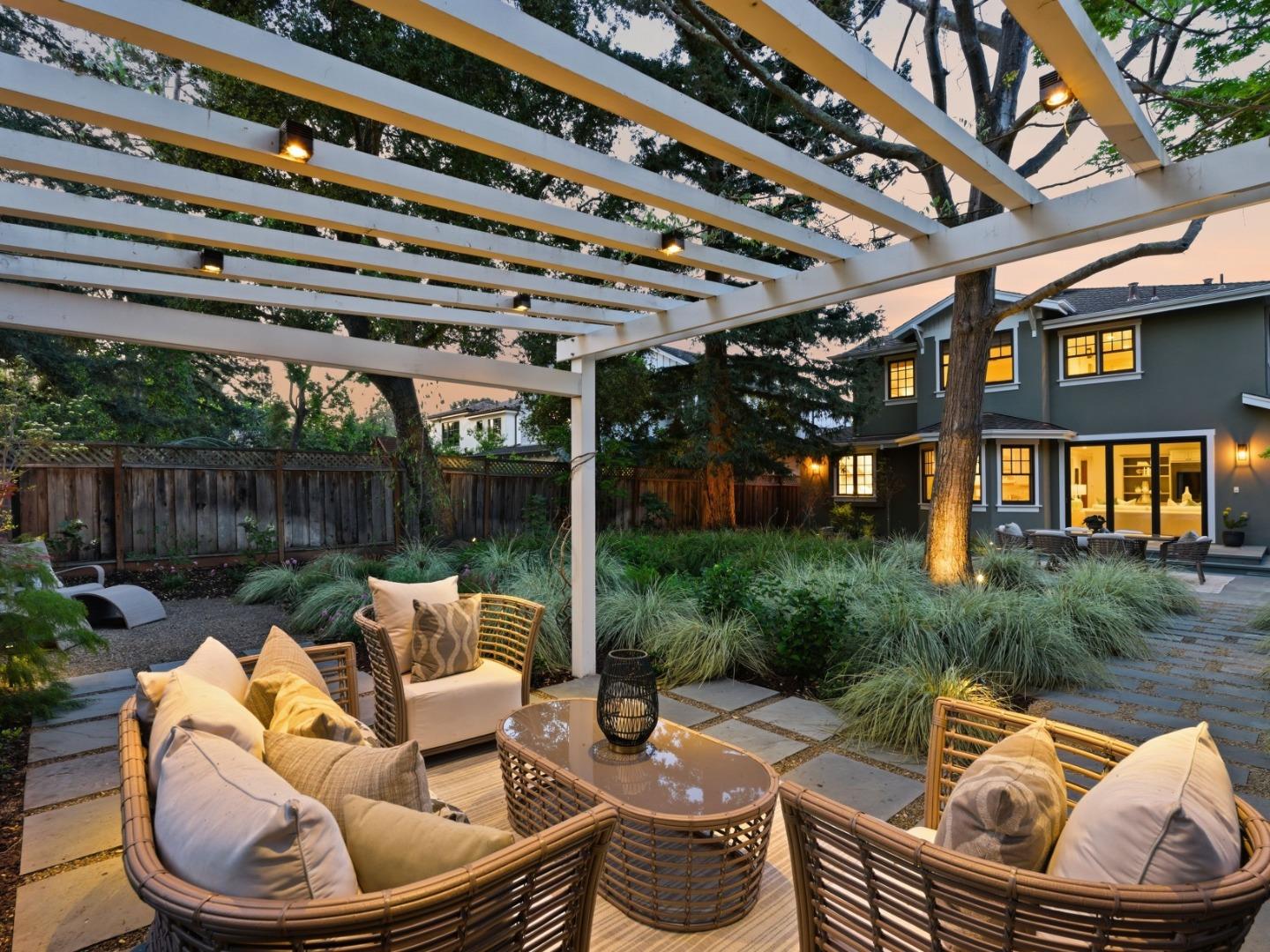 Detail Gallery Image 49 of 55 For 345 Vine St, Menlo Park,  CA 94025 - 5 Beds | 4/1 Baths