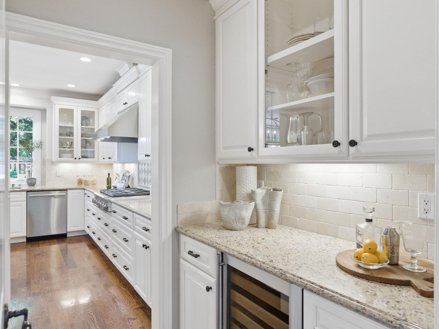 Detail Gallery Image 8 of 55 For 345 Vine St, Menlo Park,  CA 94025 - 5 Beds | 4/1 Baths