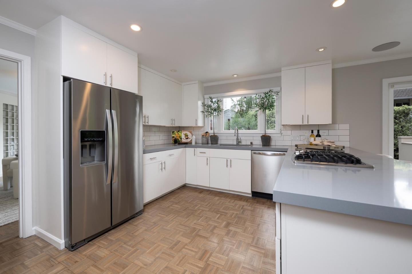 Detail Gallery Image 11 of 31 For 21 De Sabla Rd, San Mateo,  CA 94402 - 4 Beds | 3 Baths