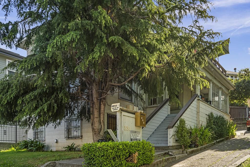 Detail Gallery Image 2 of 14 For 330 Athol Ave, Oakland,  CA 94606 - – Beds | – Baths