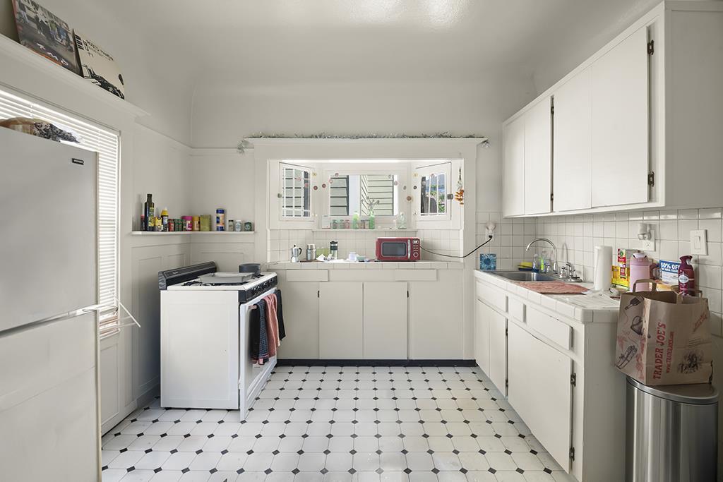 Detail Gallery Image 6 of 14 For 330 Athol Ave, Oakland,  CA 94606 - – Beds | – Baths