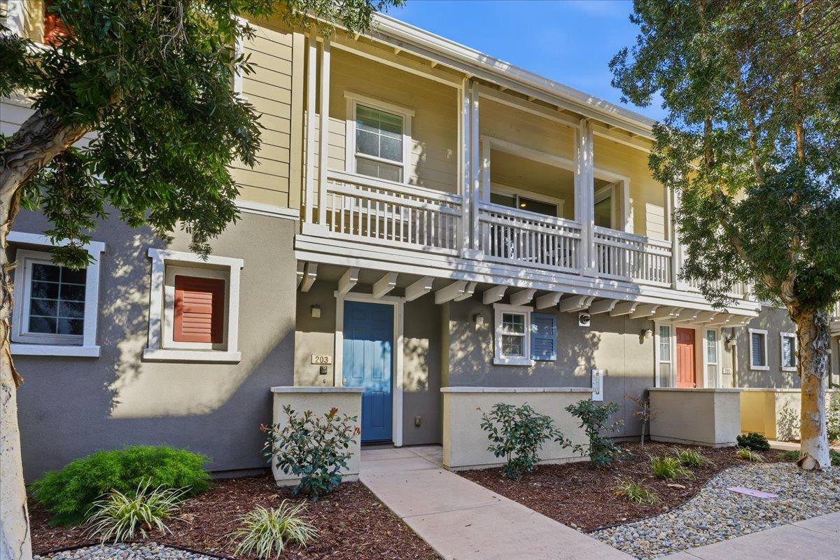 Detail Gallery Image 3 of 47 For 631 True Wind Way #203,  Redwood City,  CA 94063 - 2 Beds | 2/1 Baths