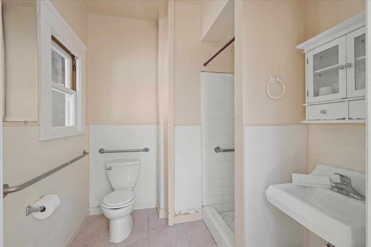 Detail Gallery Image 13 of 28 For 111 5th St, Gilroy,  CA 95020 - 4 Beds | 2 Baths