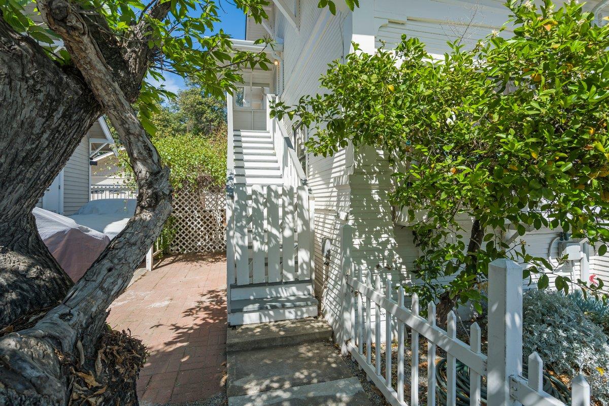 Detail Gallery Image 15 of 28 For 111 5th St, Gilroy,  CA 95020 - 4 Beds | 2 Baths