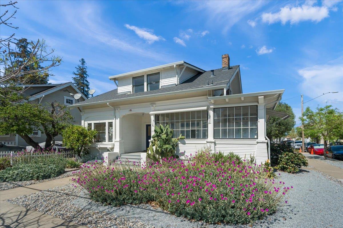 Detail Gallery Image 2 of 28 For 111 5th St, Gilroy,  CA 95020 - 4 Beds | 2 Baths