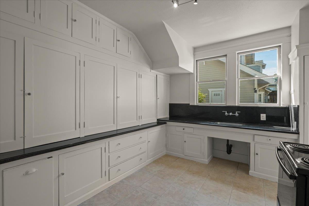 Detail Gallery Image 5 of 28 For 111 5th St, Gilroy,  CA 95020 - 4 Beds | 2 Baths