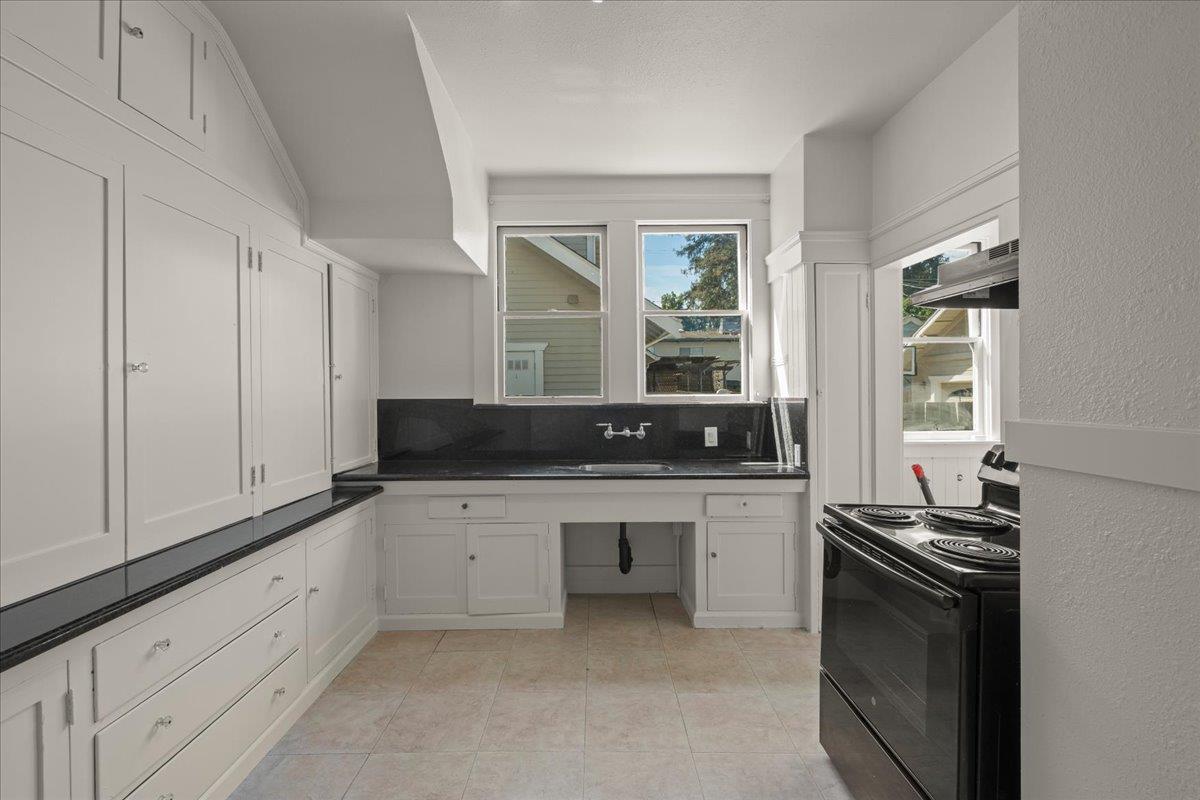 Detail Gallery Image 6 of 28 For 111 5th St, Gilroy,  CA 95020 - 4 Beds | 2 Baths