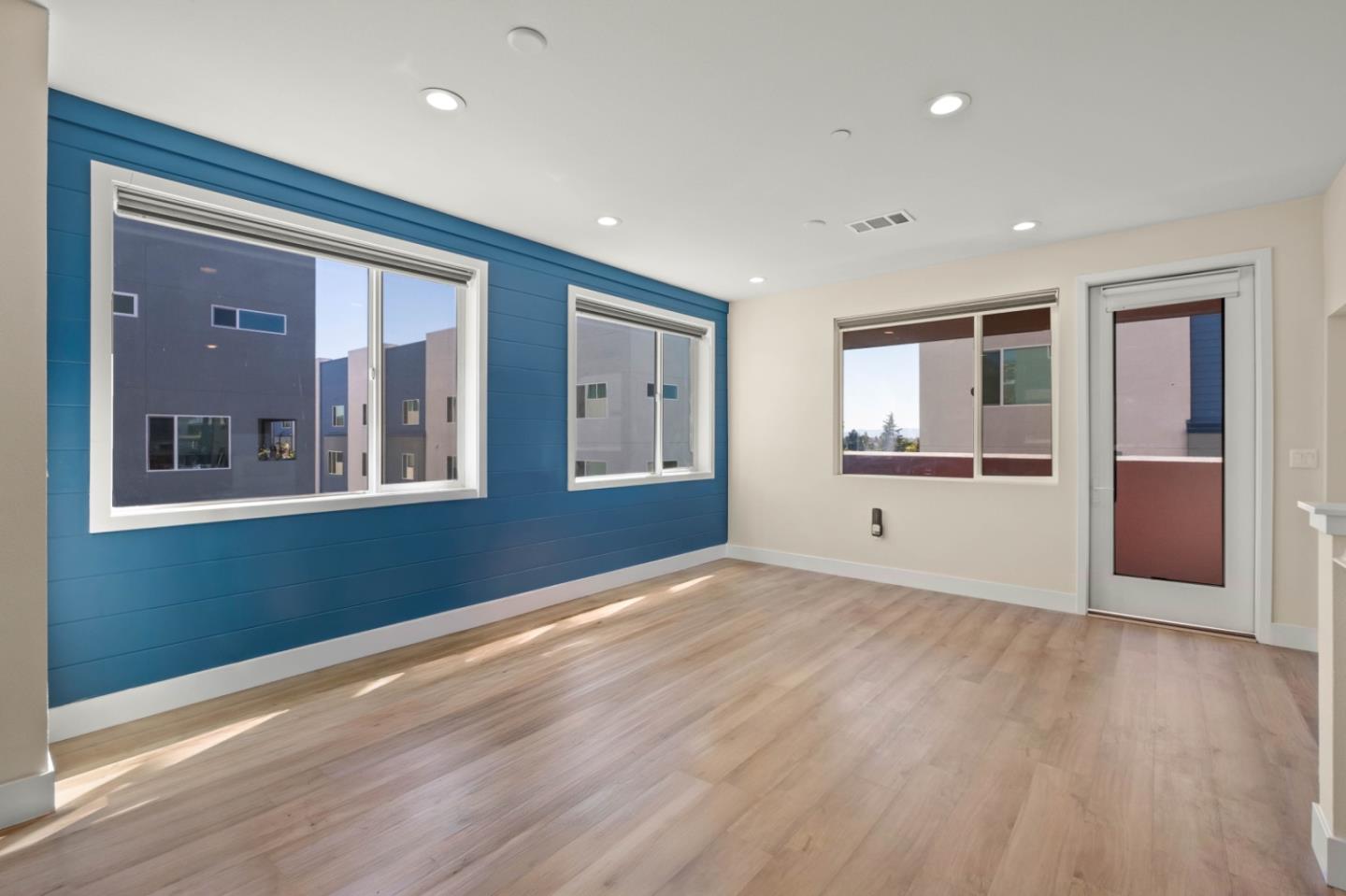 Detail Gallery Image 10 of 28 For 9873 Macarthur Blvd #F,  Oakland,  CA 94605 - 4 Beds | 3 Baths