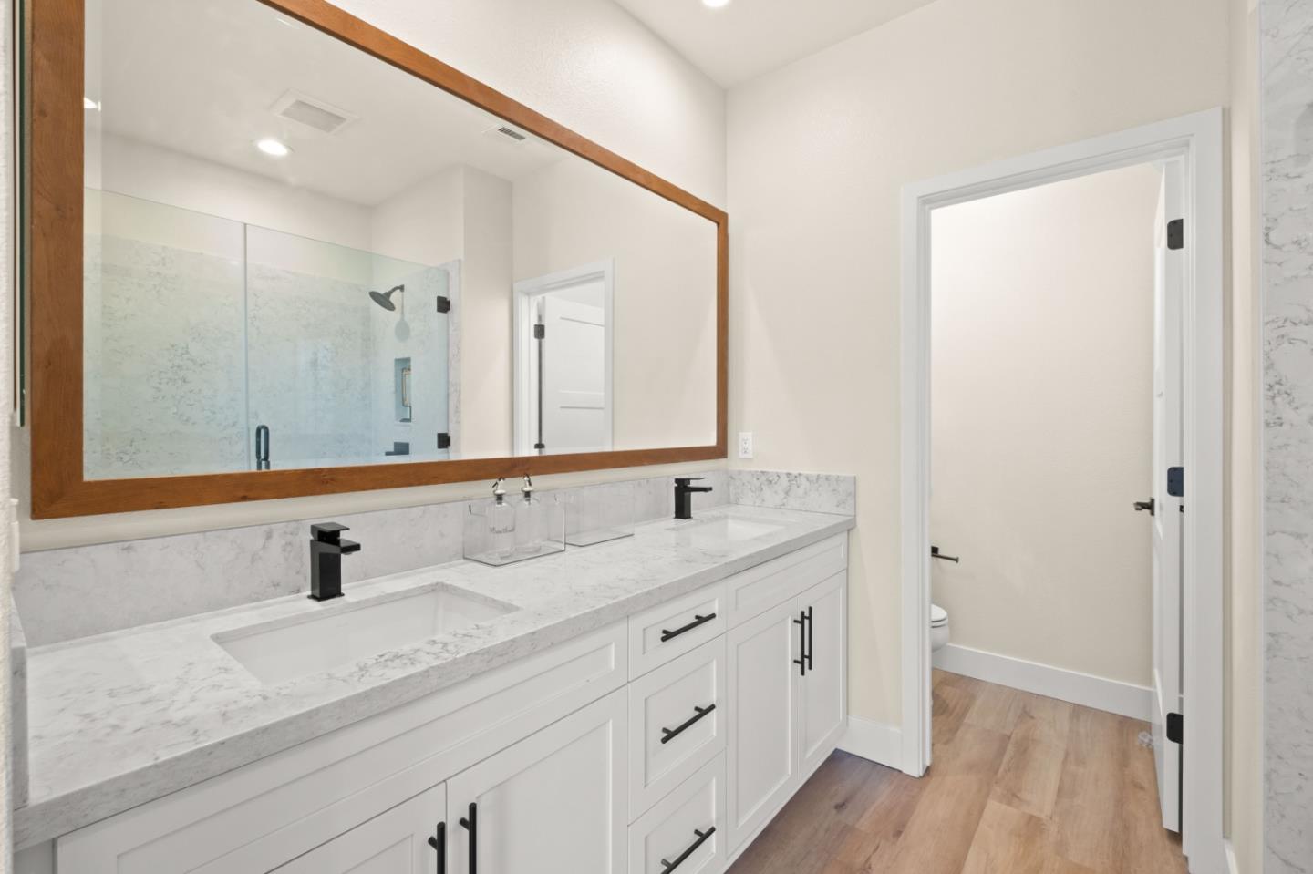 Detail Gallery Image 20 of 28 For 9873 Macarthur Blvd #F,  Oakland,  CA 94605 - 4 Beds | 3 Baths