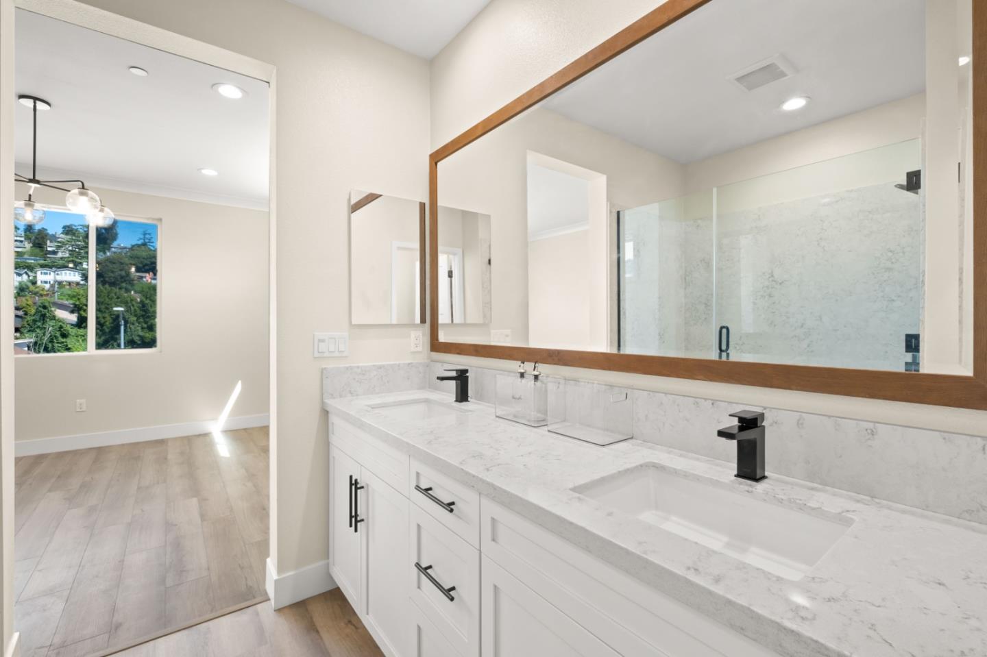 Detail Gallery Image 22 of 28 For 9873 Macarthur Blvd #F,  Oakland,  CA 94605 - 4 Beds | 3 Baths