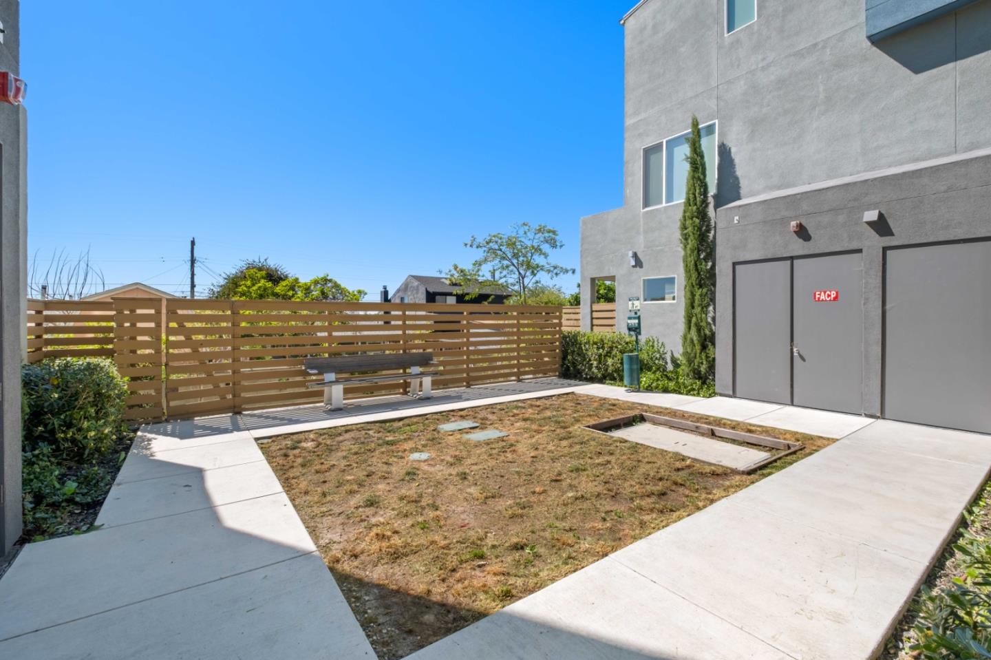 Detail Gallery Image 27 of 28 For 9873 Macarthur Blvd #F,  Oakland,  CA 94605 - 4 Beds | 3 Baths