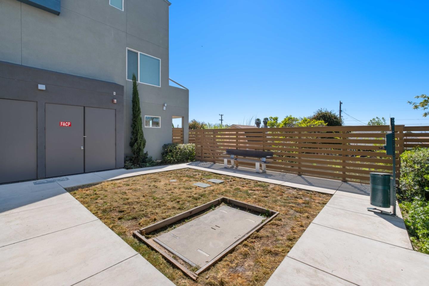 Detail Gallery Image 28 of 28 For 9873 Macarthur Blvd #F,  Oakland,  CA 94605 - 4 Beds | 3 Baths