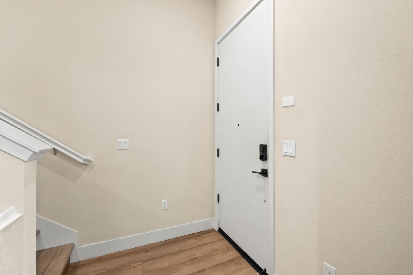 Detail Gallery Image 4 of 28 For 9873 Macarthur Blvd #F,  Oakland,  CA 94605 - 4 Beds | 3 Baths