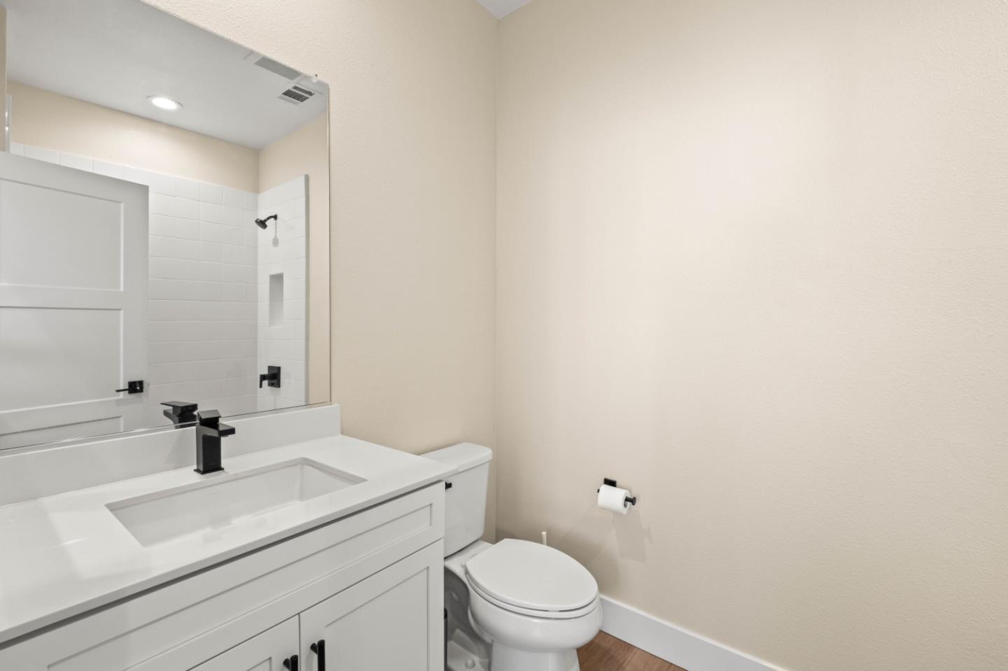 Detail Gallery Image 6 of 28 For 9873 Macarthur Blvd #F,  Oakland,  CA 94605 - 4 Beds | 3 Baths