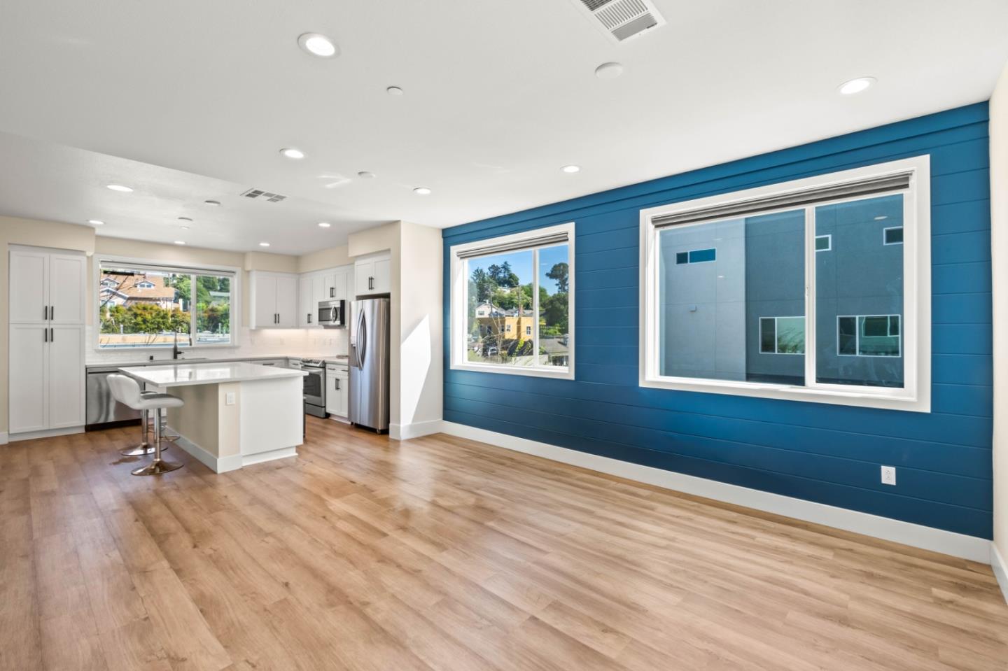 Detail Gallery Image 9 of 28 For 9873 Macarthur Blvd #F,  Oakland,  CA 94605 - 4 Beds | 3 Baths