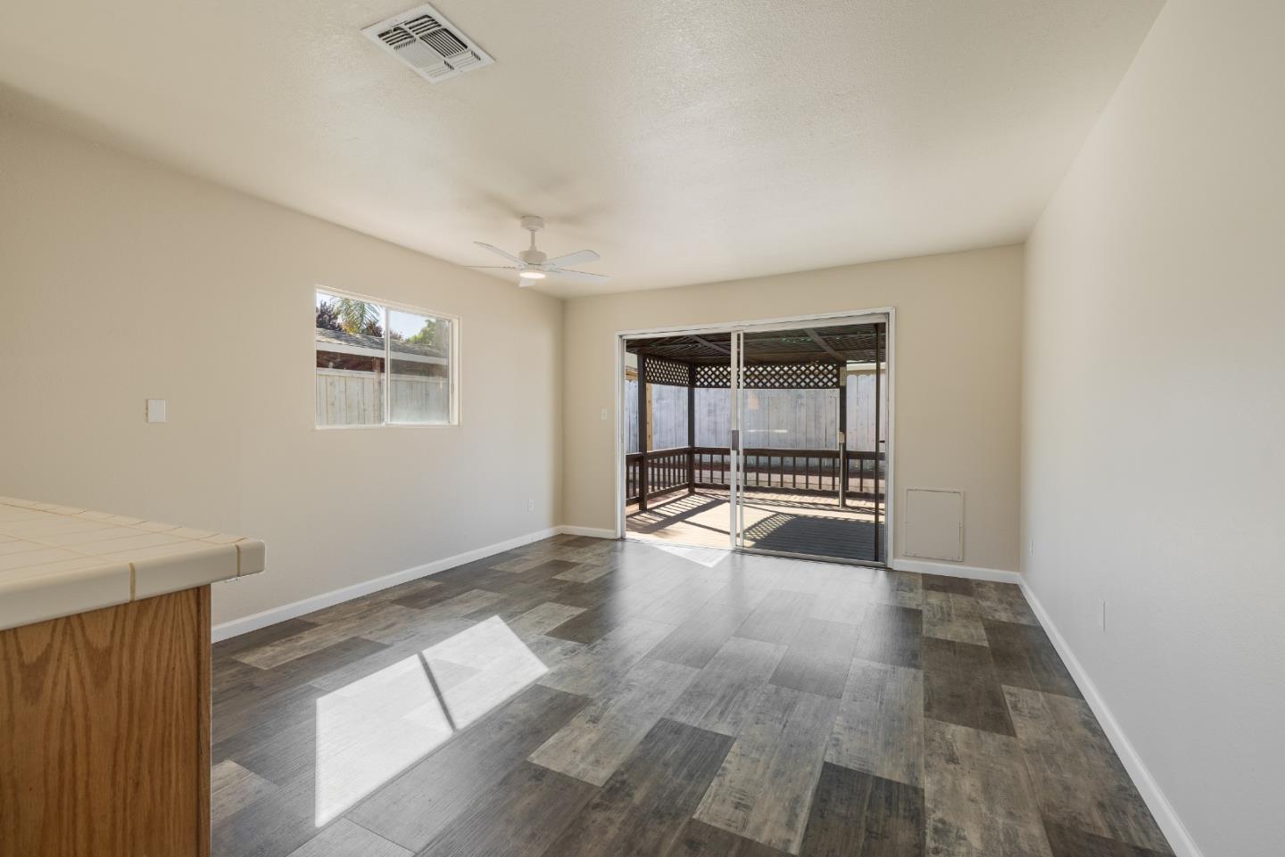 Detail Gallery Image 10 of 35 For 1610 Bondy Ln, Tracy,  CA 95376 - 4 Beds | 2 Baths