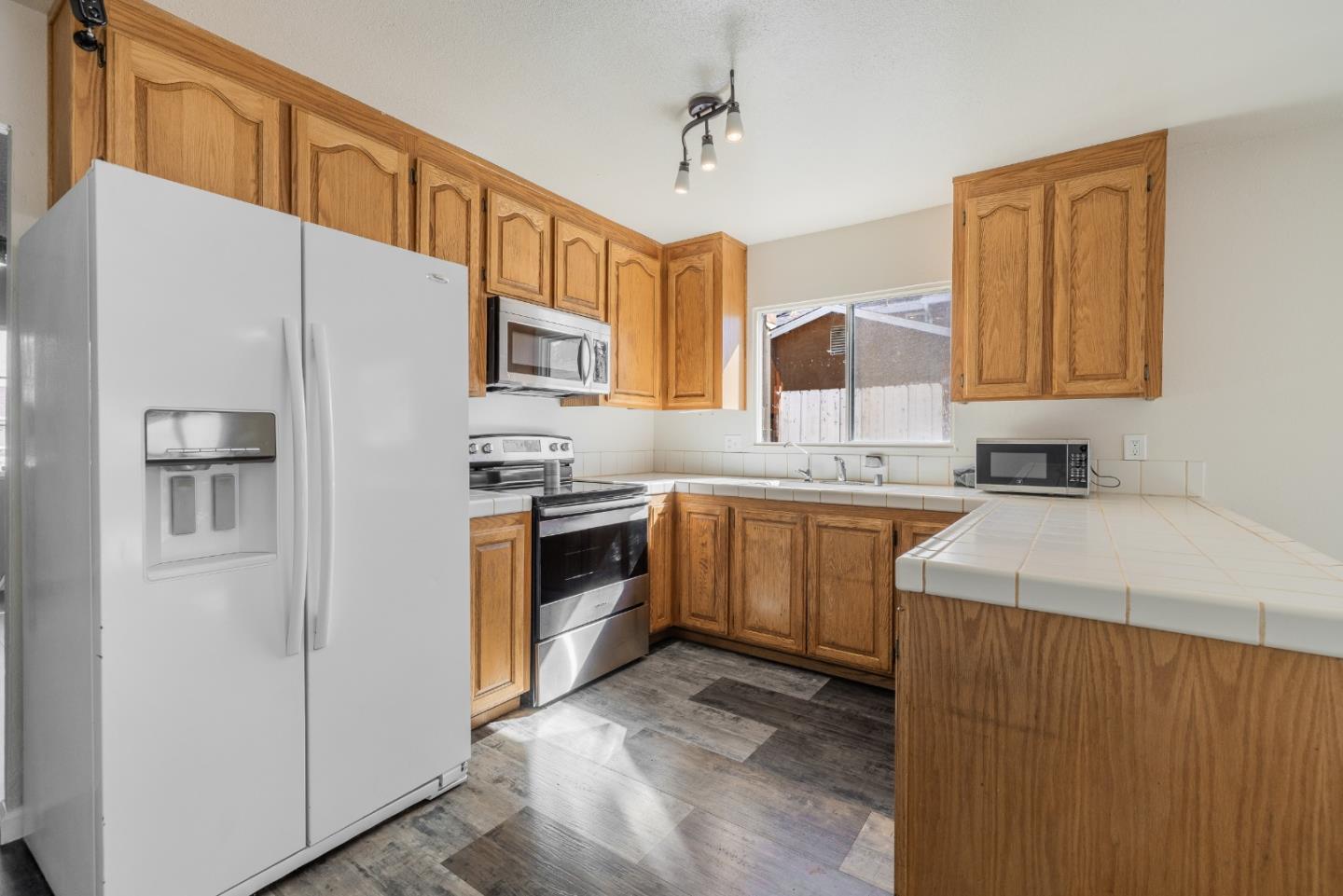 Detail Gallery Image 8 of 35 For 1610 Bondy Ln, Tracy,  CA 95376 - 4 Beds | 2 Baths