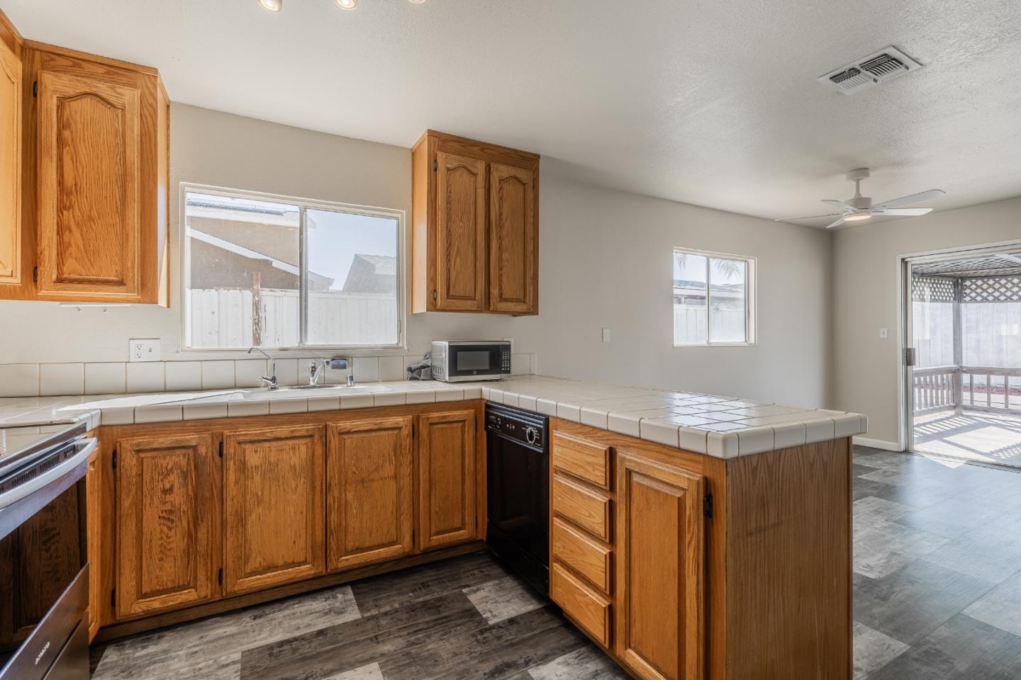 Detail Gallery Image 9 of 35 For 1610 Bondy Ln, Tracy,  CA 95376 - 4 Beds | 2 Baths