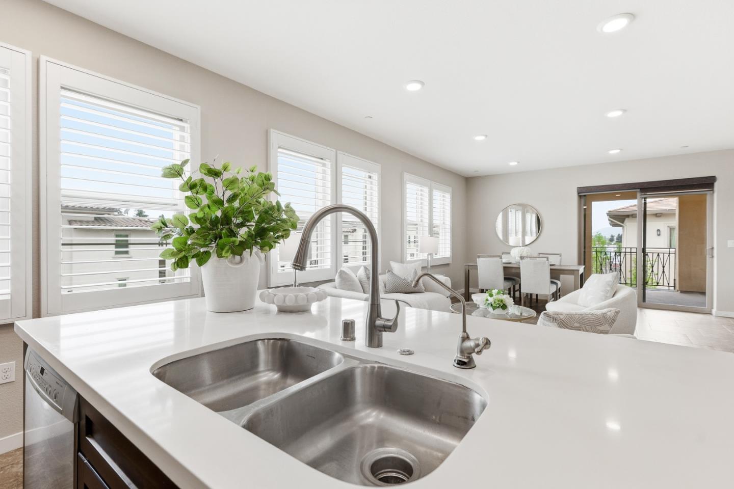 Detail Gallery Image 10 of 49 For 1053 Dewberry Pl #304,  San Jose,  CA 95131 - 4 Beds | 2/1 Baths