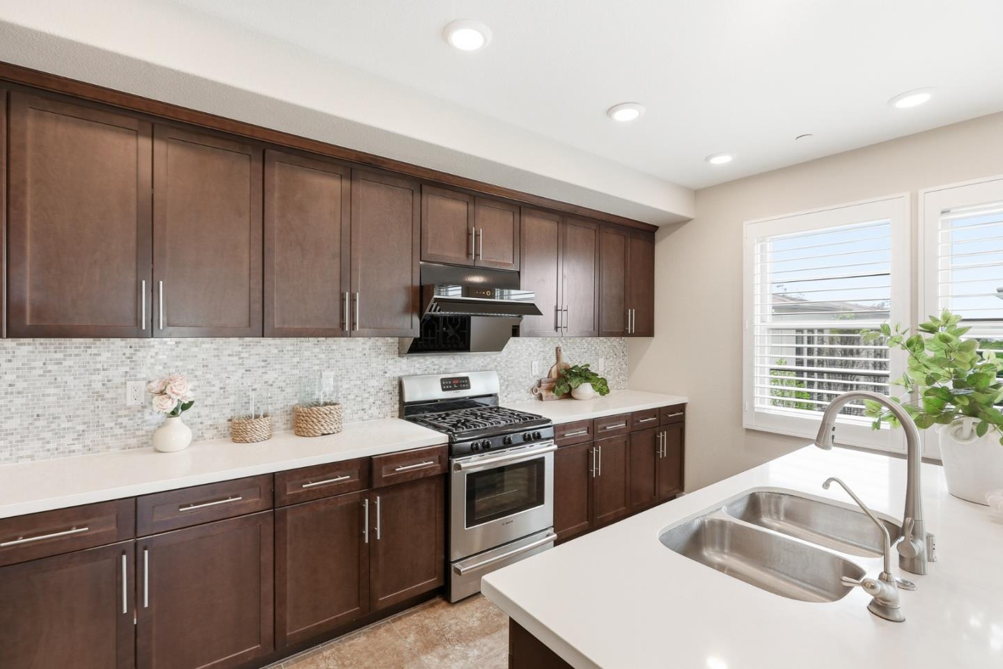 Detail Gallery Image 8 of 49 For 1053 Dewberry Pl #304,  San Jose,  CA 95131 - 4 Beds | 2/1 Baths