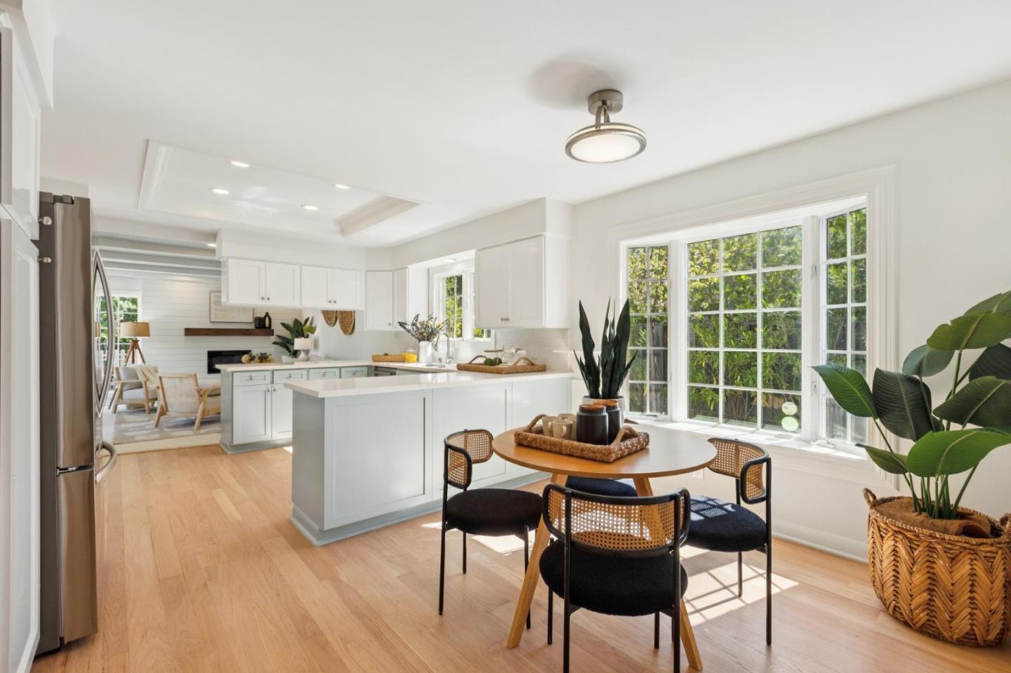 Detail Gallery Image 9 of 42 For 13120 via Madronas Dr, Saratoga,  CA 95070 - 5 Beds | 3 Baths