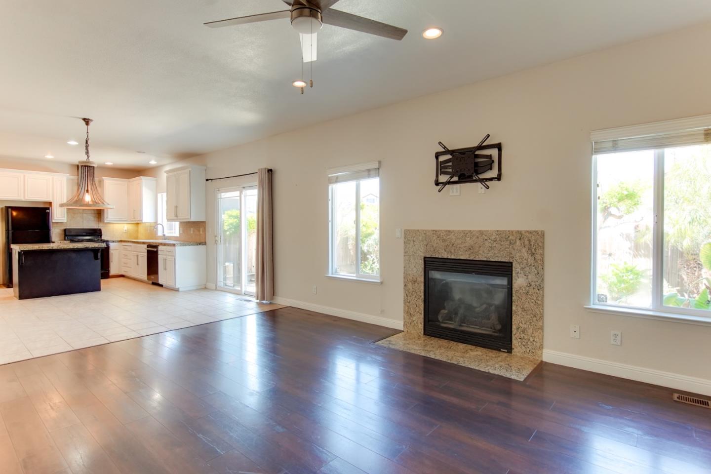 Detail Gallery Image 15 of 34 For 1890 Calistoga Dr, Hollister,  CA 95023 - 4 Beds | 2/1 Baths