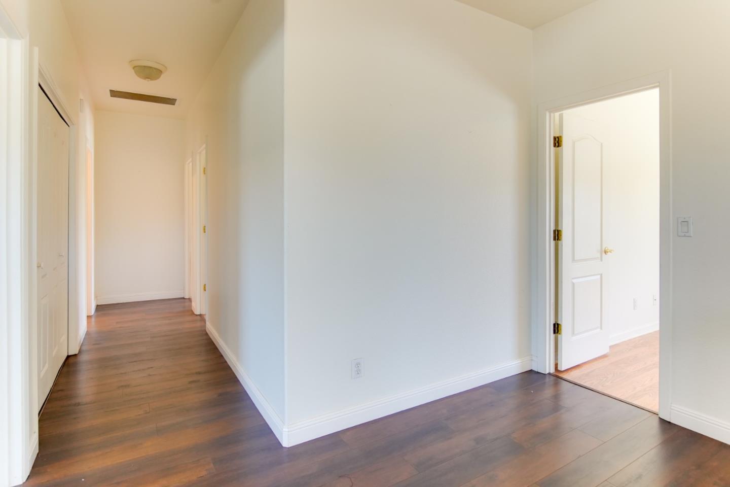 Detail Gallery Image 16 of 34 For 1890 Calistoga Dr, Hollister,  CA 95023 - 4 Beds | 2/1 Baths