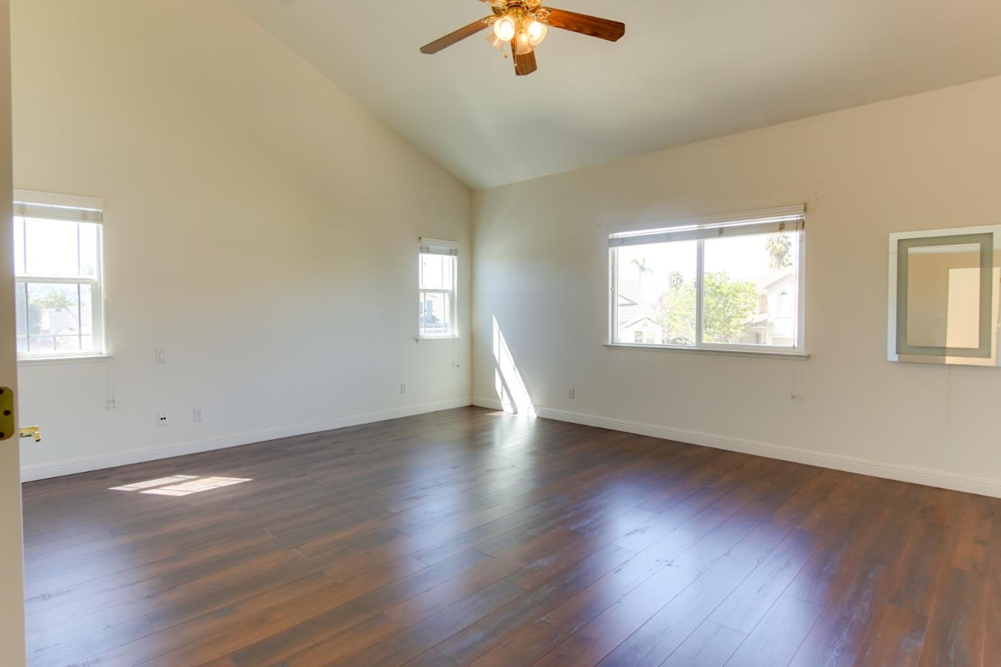 Detail Gallery Image 18 of 34 For 1890 Calistoga Dr, Hollister,  CA 95023 - 4 Beds | 2/1 Baths