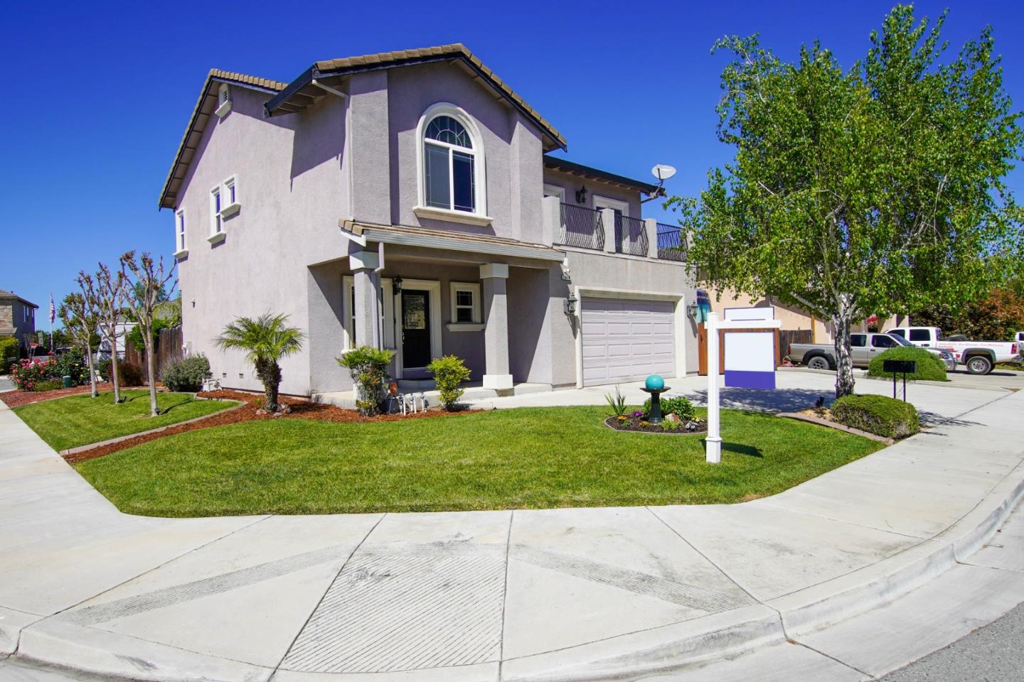 Detail Gallery Image 2 of 34 For 1890 Calistoga Dr, Hollister,  CA 95023 - 4 Beds | 2/1 Baths