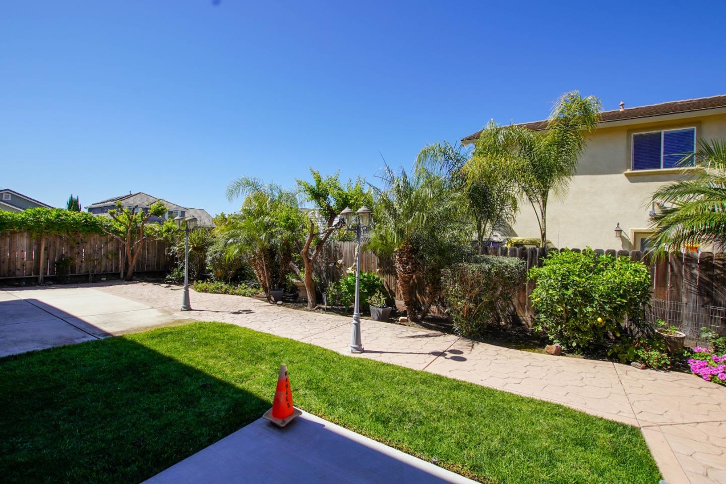 Detail Gallery Image 29 of 34 For 1890 Calistoga Dr, Hollister,  CA 95023 - 4 Beds | 2/1 Baths