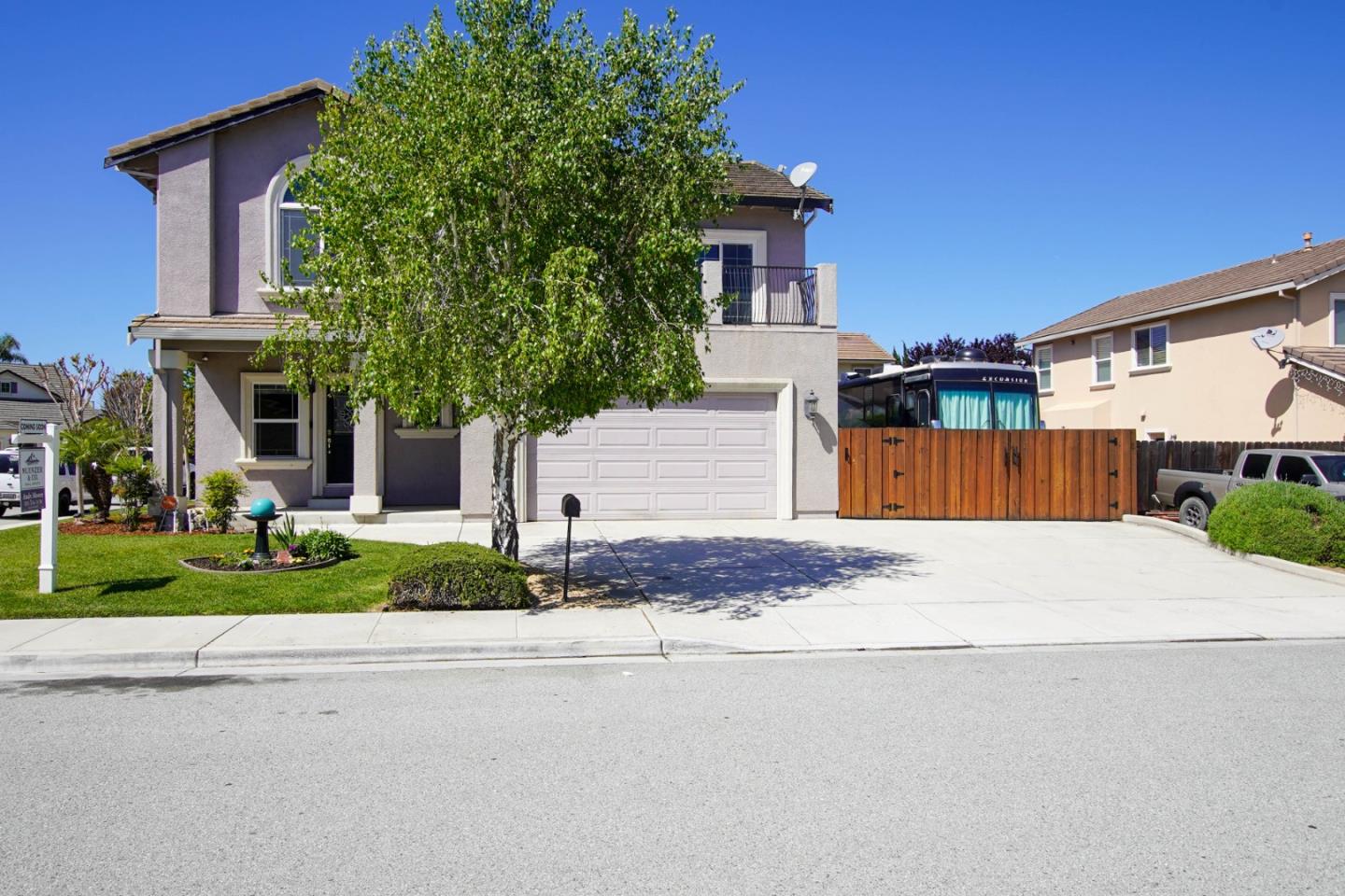 Detail Gallery Image 3 of 34 For 1890 Calistoga Dr, Hollister,  CA 95023 - 4 Beds | 2/1 Baths