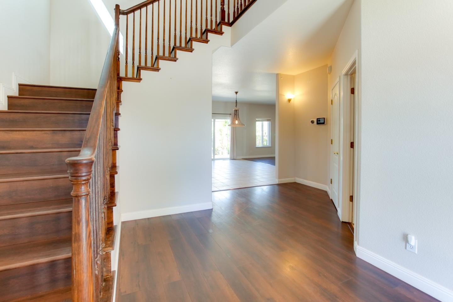 Detail Gallery Image 6 of 34 For 1890 Calistoga Dr, Hollister,  CA 95023 - 4 Beds | 2/1 Baths
