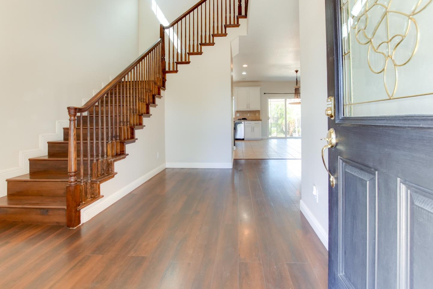 Detail Gallery Image 7 of 34 For 1890 Calistoga Dr, Hollister,  CA 95023 - 4 Beds | 2/1 Baths