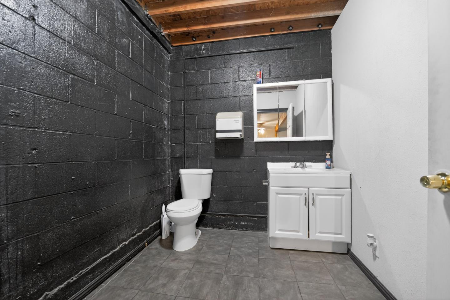 Detail Gallery Image 15 of 20 For 760 Stone St, Oakland,  CA 94603 - – Beds | – Baths