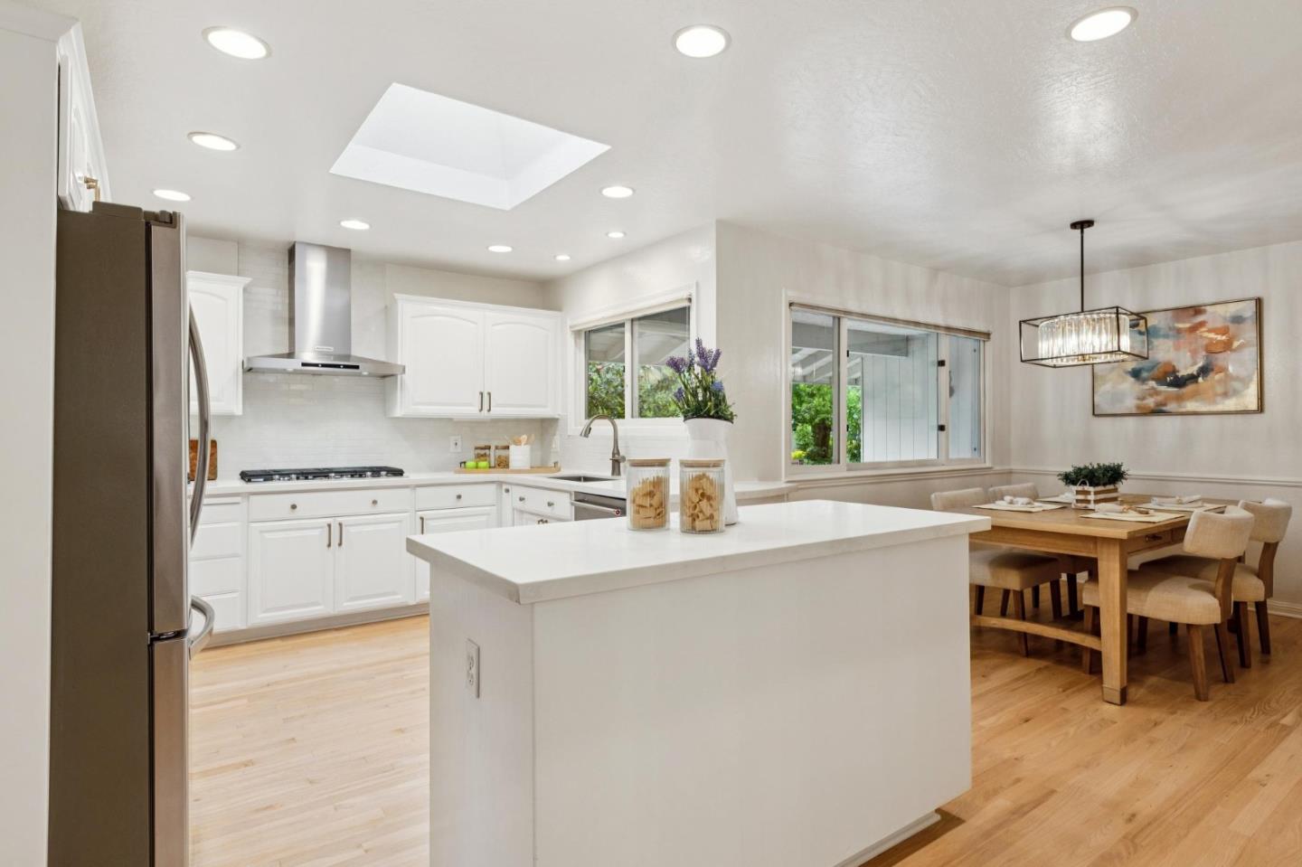 Detail Gallery Image 14 of 63 For 12304 Saratoga Creek, Saratoga,  CA 95070 - 4 Beds | 2/1 Baths