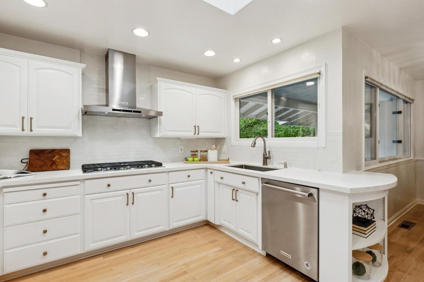 Detail Gallery Image 17 of 63 For 12304 Saratoga Creek, Saratoga,  CA 95070 - 4 Beds | 2/1 Baths