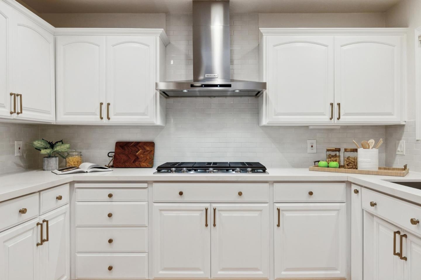 Detail Gallery Image 18 of 63 For 12304 Saratoga Creek, Saratoga,  CA 95070 - 4 Beds | 2/1 Baths